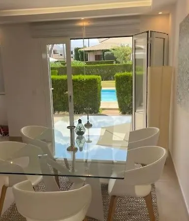 Family-friendly Escape- 130m2 Of Pure Joy Appartement